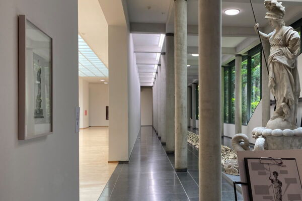 Artus Quellinus d.Ä. - Pallas Athene / Minerva, 1660 - MKK - https://sammlung.mkk.art/werke/9207 - Johannes Wald - ohne Titel - MKK Dauerleihgabe des Freundeskreises Museum Kurhaus und Koekkoek-Haus Kleve e.V., - https://sammlung.mkk.ar